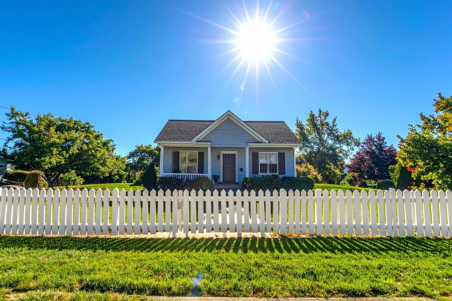 How Humidity and Heat Cause Siding Warping in Southern Climates - Central Texas Efficient Windows and Siding
